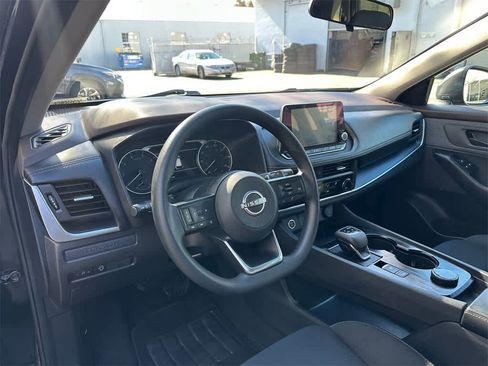 Used 2023 Nissan Rogue S image 2