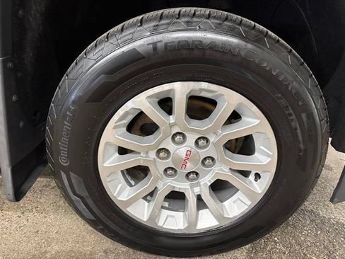 Used 2018 GMC Sierra 1500 SLE w/ SLE Value Package AWD/4WD image 10