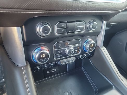 Used 2023 GMC Yukon SLT w/ SLT Luxury Package image 22