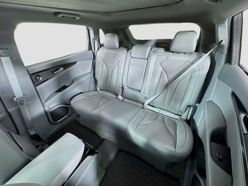 Used 2022 Lincoln Nautilus Reserve AWD/4WD image 13