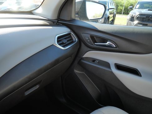 Used 2022 Chevrolet Equinox LS AWD/4WD image 32