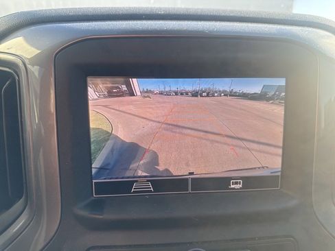 Used 2022 Chevrolet Silverado 1500 Custom image 9