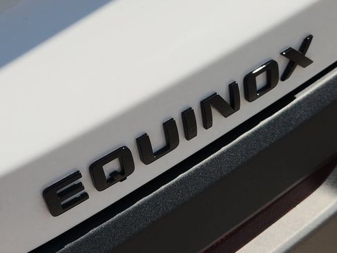 New 2027 Chevrolet Equinox LT w/ Convenience Package II FWD image 7