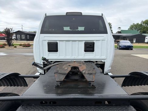 Used 2024 RAM 3500 Tradesman w/ Chrome Appearance Group AWD/4WD image 16