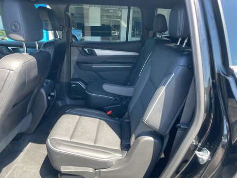 Certified 2025 Buick Enclave Preferred AWD/4WD image 13
