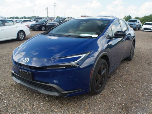 Used 2023 Toyota Prius LE FWD image 5