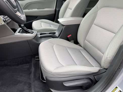 Used 2017 Hyundai Elantra SE FWD image 9