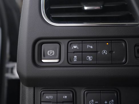 Used 2023 GMC Yukon SLT image 32