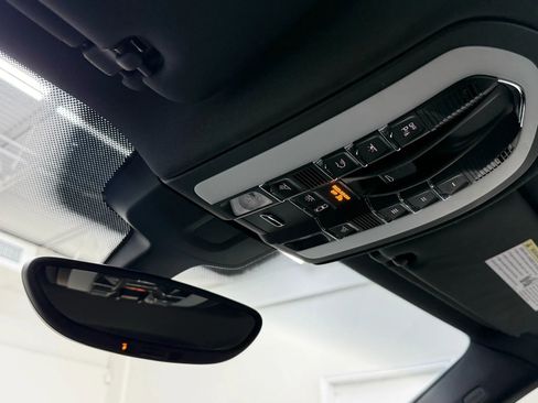 Used 2018 Porsche Cayenne Platinum Edition image 24