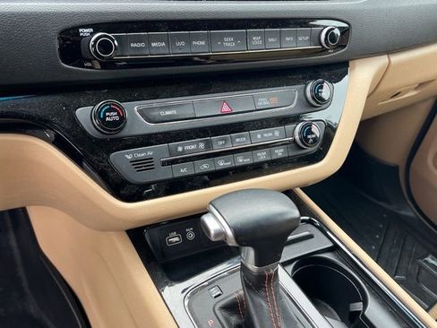 Used 2017 Kia Sedona SX image 23