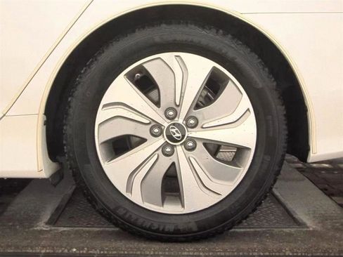 Used 2015 Hyundai Sonata Limited w/ Option Group 02 FWD image 12