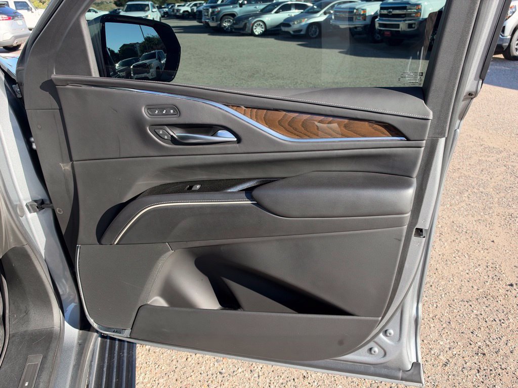 Used 2023 Cadillac Escalade ESV Sport Platinum w/ Heavy-Duty Trailer Package AWD/4WD image 18