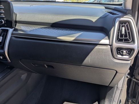 Used 2022 Kia Sorento LX AWD/4WD image 29