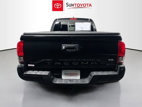 Used 2019 Toyota Tacoma TRD Sport image 5