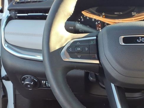 Used 2024 Jeep Compass Limited image 17