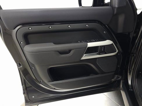 Used 2023 Land Rover Defender 110 SE image 14