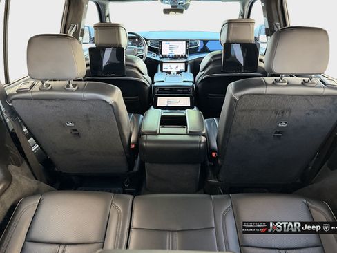 Used 2022 Jeep Grand Wagoneer Series II AWD/4WD image 33