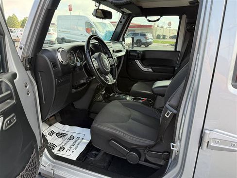 Used 2018 Jeep Wrangler Unlimited Rubicon w/ Cold Weather Group AWD/4WD image 8