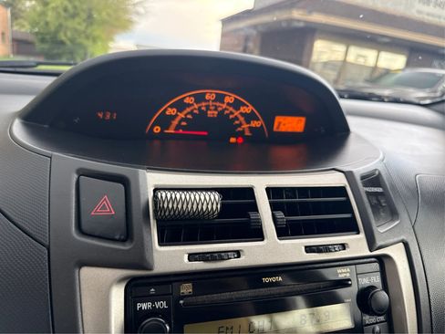 Used 2009 Toyota Yaris 4-Door Hatchback FWD image 20