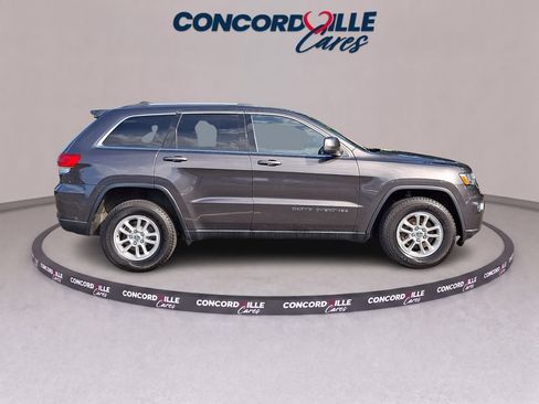 Used 2019 Jeep Grand Cherokee Laredo AWD/4WD image 7