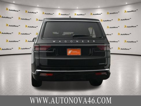 Used 2024 Jeep Wagoneer L Series II w/ Flexible Seating Group AWD/4WD image 7