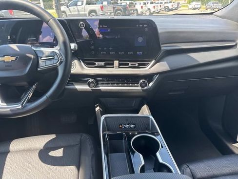 Used 2025 Chevrolet Equinox LT w/ Convenience Package II FWD image 19