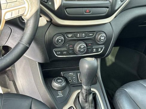 Used 2016 Jeep Cherokee Limited image 22