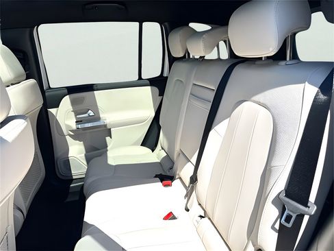 New 2026 Mercedes-Benz GLB 250 4MATIC image 22