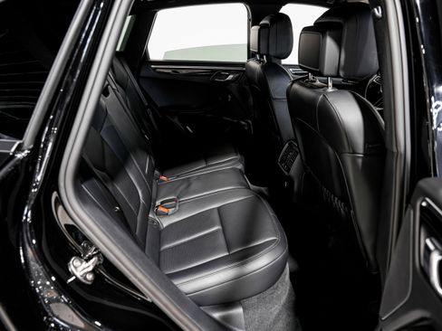 Used 2024 Porsche Macan image 28