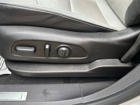 Used 2021 Chevrolet Equinox Premier image 18