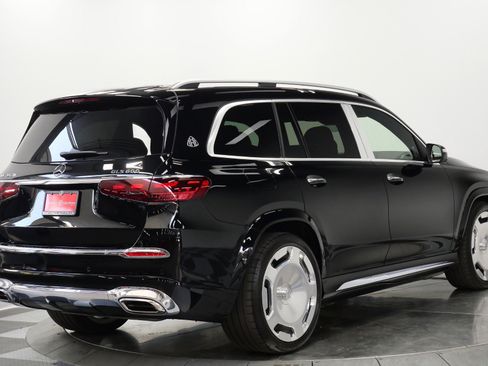 Used 2025 Mercedes-Benz Maybach GLS 600 4MATIC image 9