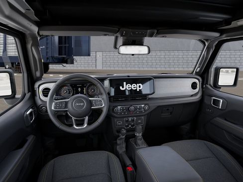 Used 2025 Jeep Wrangler Sahara image 14