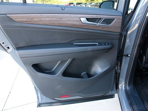 Certified 2025 Volkswagen Atlas SEL Premium R-Line image 34