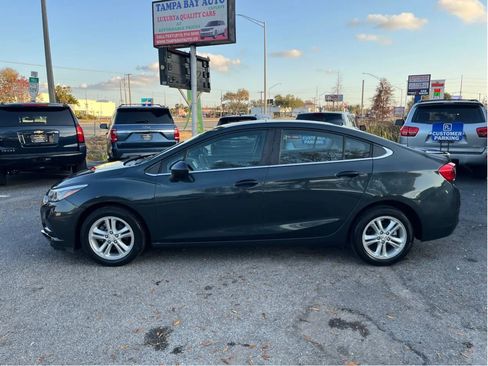 Used 2017 Chevrolet Cruze LT FWD image 8