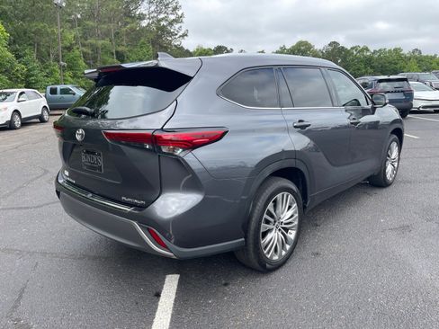 Used 2023 Toyota Highlander Platinum FWD image 17