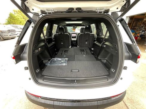 New 2025 Jeep Grand Cherokee L Limited image 9