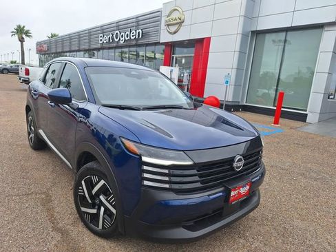 Certified 2025 Nissan Kicks SV image 1