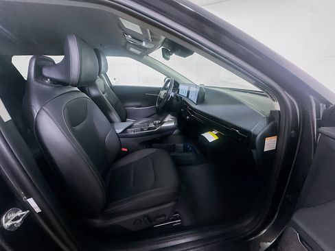 Used 2023 Kia EV6 Wind RWD image 31