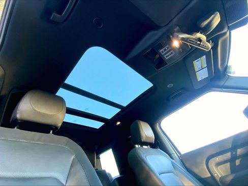 Used 2024 Land Rover Defender 90 X-Dynamic SE image 13