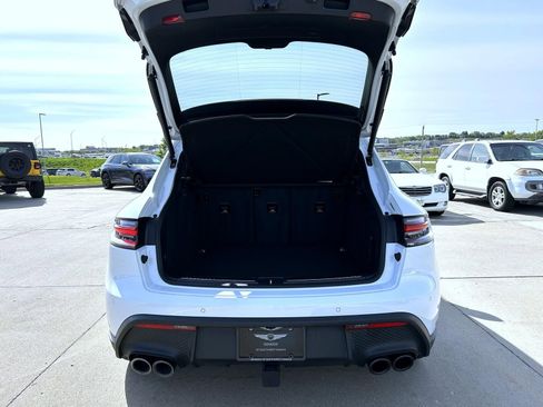 Used 2023 Porsche Macan Turbo AWD/4WD image 21