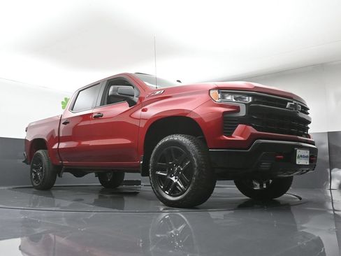 Used 2025 Chevrolet Silverado 1500 LT Trail Boss w/ Convenience Package II AWD/4WD image 28