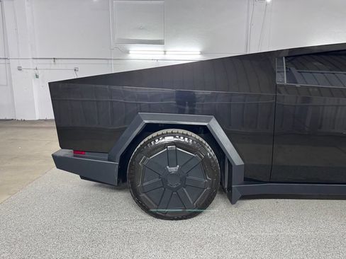 Used 2024 Tesla Cybertruck Cyberbeast AWD/4WD image 8