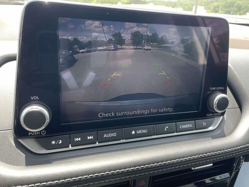 Used 2023 Nissan Rogue SV FWD image 19