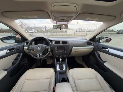 Used 2013 Volkswagen Jetta SEL Premium image 8