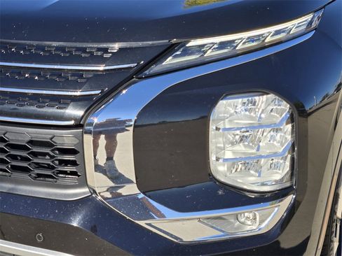 Used 2024 Mitsubishi Outlander SE Black Edition image 15