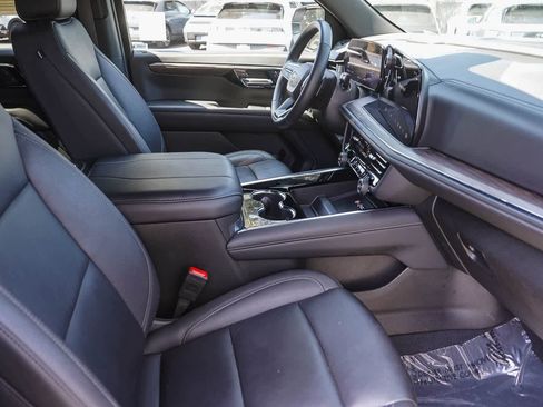 Used 2025 Chevrolet Tahoe LT AWD/4WD image 16