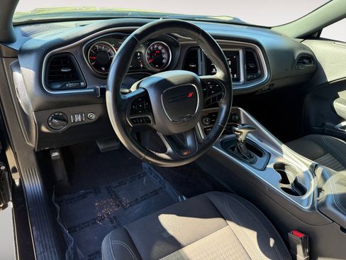 Used 2019 Dodge Challenger SXT image 15