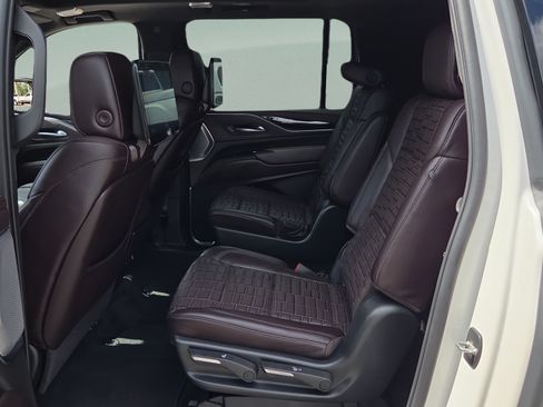Used 2021 Cadillac Escalade ESV Sport Platinum w/ Heavy-Duty Trailer Package AWD/4WD image 10