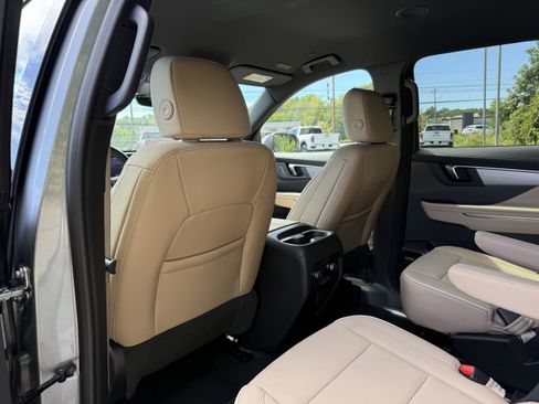 New 2026 Buick Enclave Preferred w/ Power Package image 17