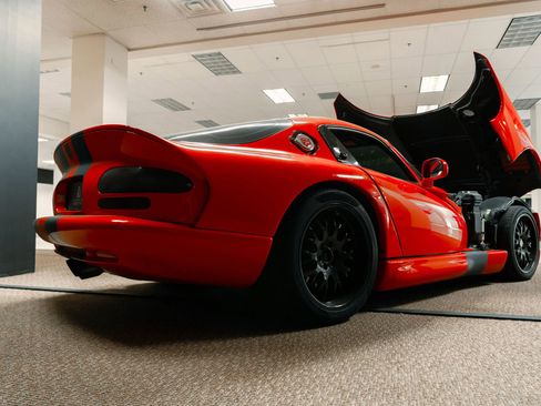 Used 1997 Dodge Viper GTS image 8